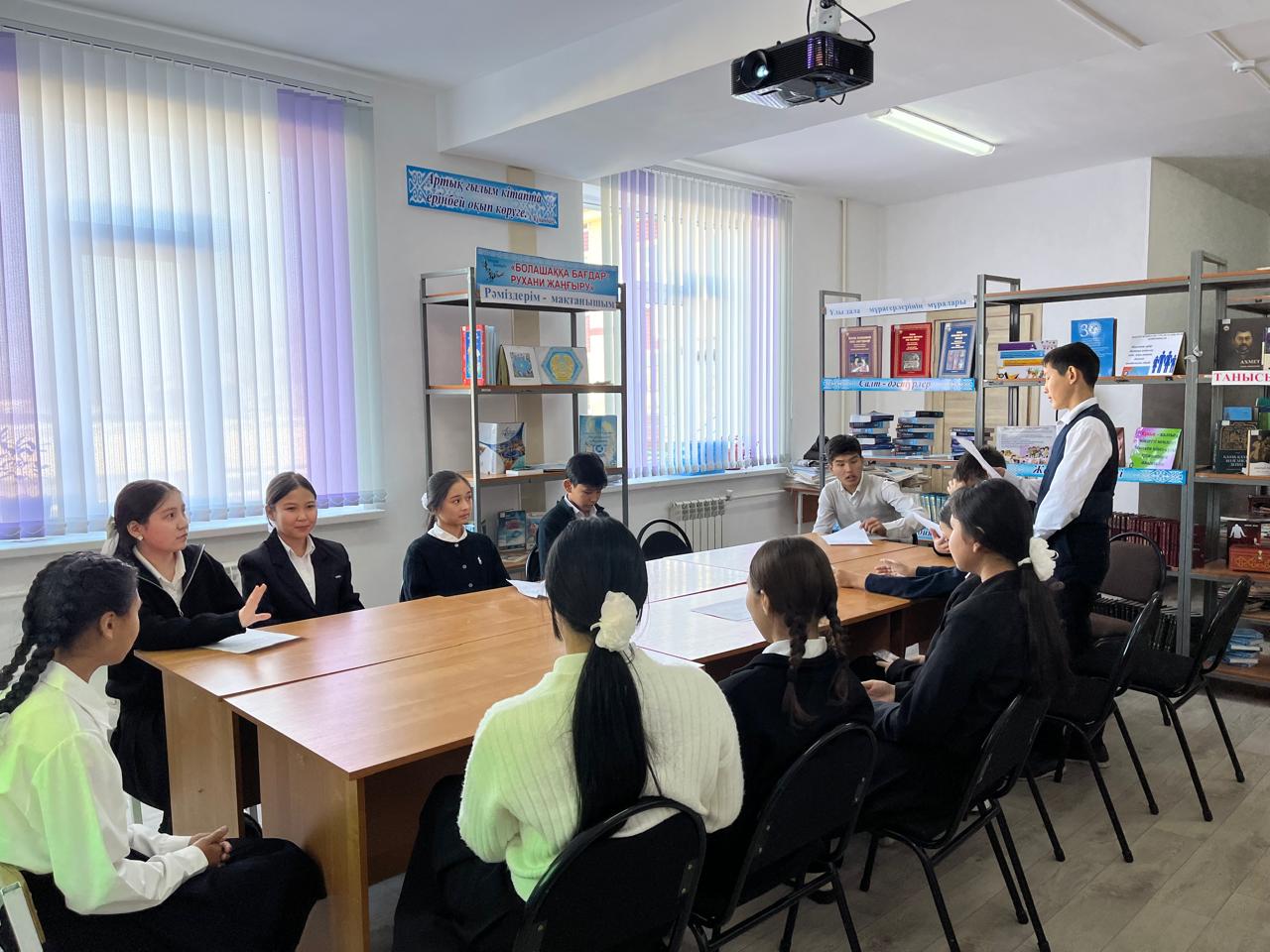 Мен жастарға сенемін тақырыбында дөңгелек үстел